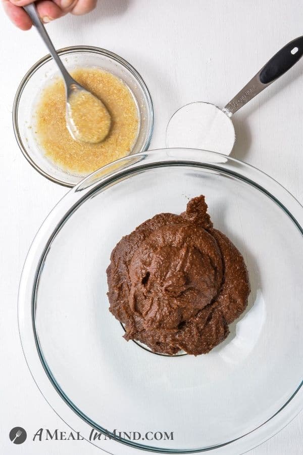  3 Ingredients for nutella brownies in bowls